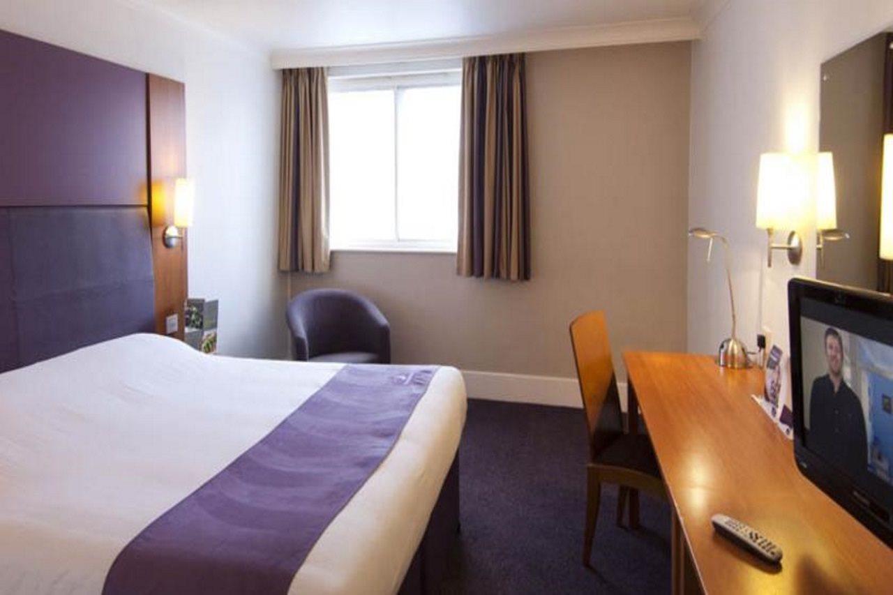 Premier Inn Portsmouth North Harbour Extérieur photo