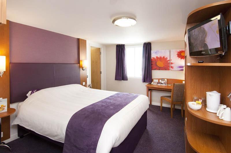 Premier Inn Portsmouth North Harbour Extérieur photo