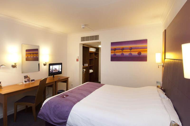 Premier Inn Portsmouth North Harbour Extérieur photo